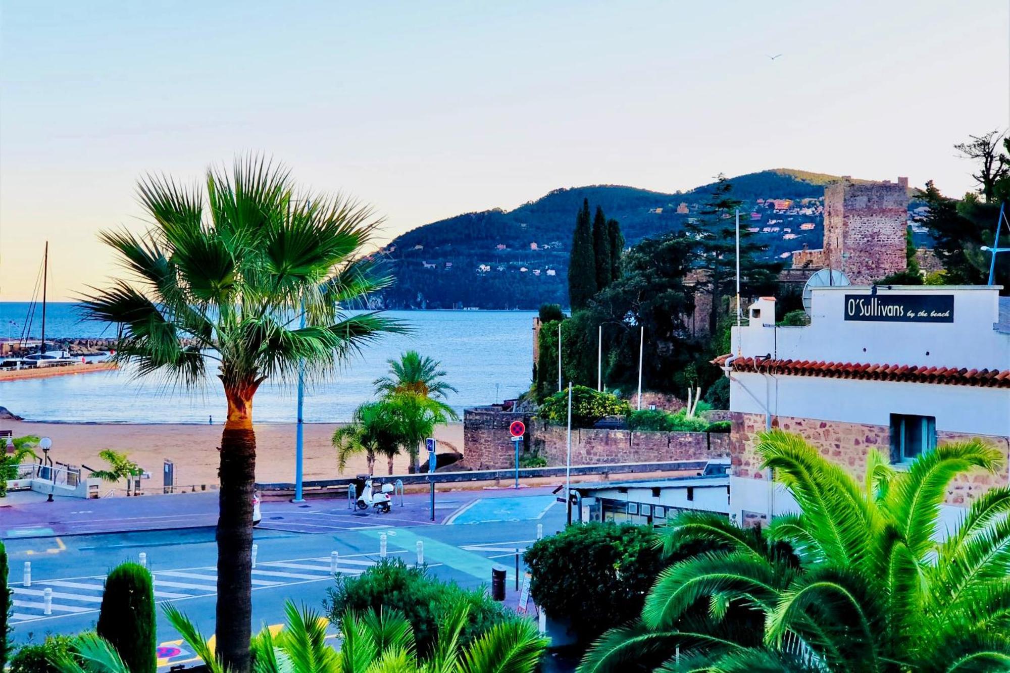 Hébergement de vacances Somptueux Deux Pieces, Entre Mer&piscine ! Mandelieu